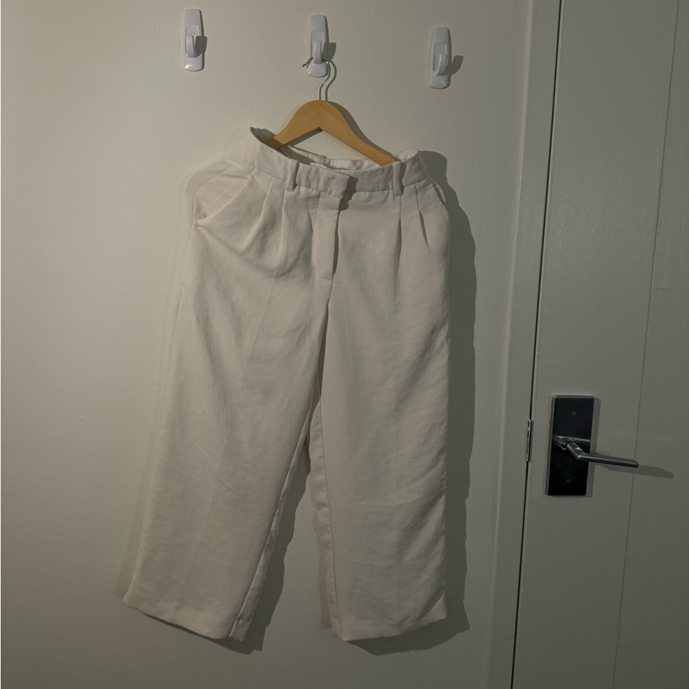 Aritzia effortless pant white size 4 (short)